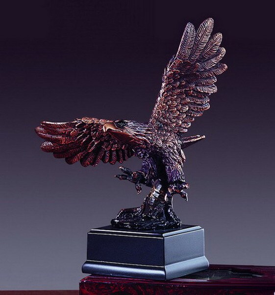 Eagle Soaring figurine boy Scouts of America tribut statue bronze